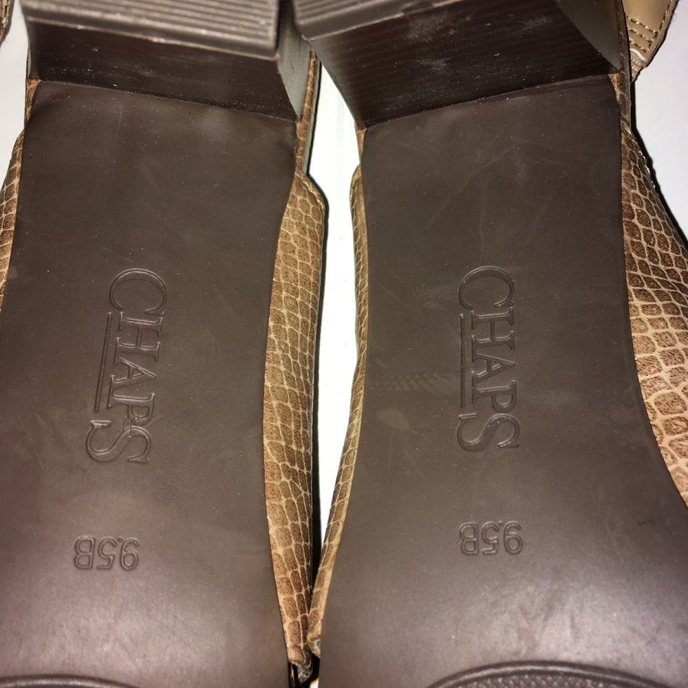 Chaps ladies size 9.5B light brown reptile like sandals New without tags. - Picture 5 of 5
